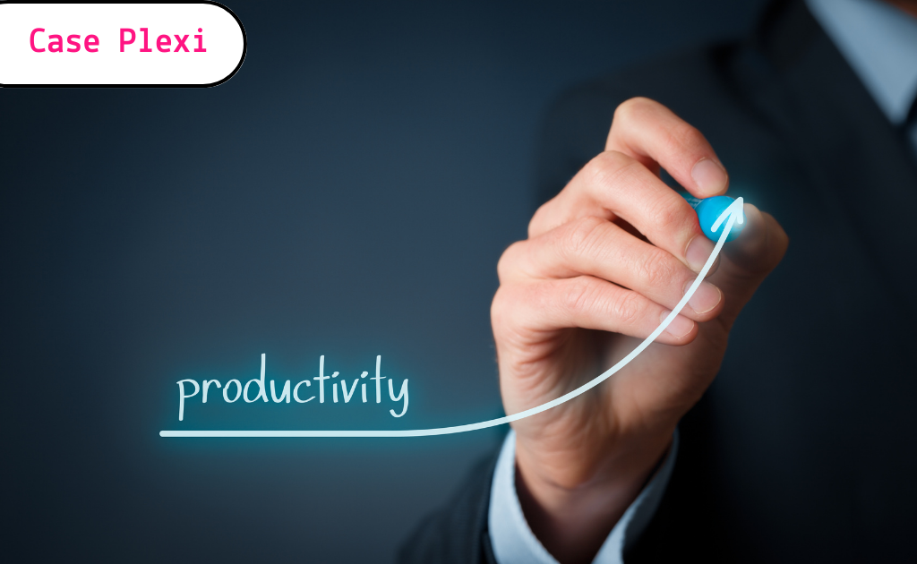 Uma mão desenhando um gráfico com curva positiva escrito "productivity" ou produtividade, em português. Destacando o aumento da produtividade em escritório de advocacia imobiliária com o uso das APIs do Plexi